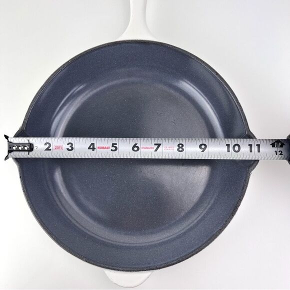 Le Creuset Cast Iron Enamel #26 Double Spout Frying Pan Skillet 10” white - Picture 13 of 13